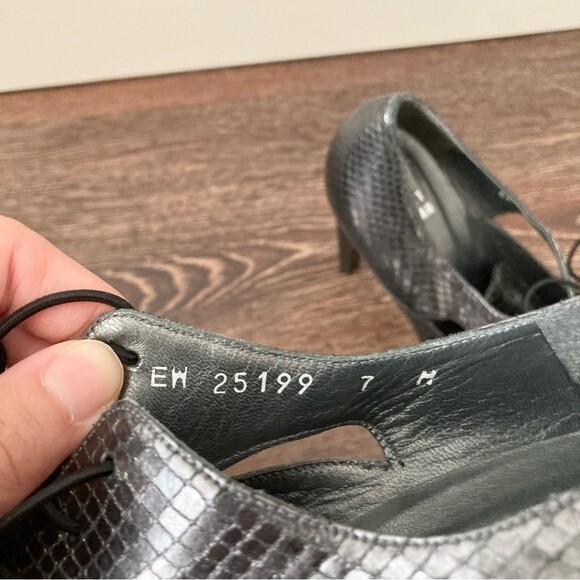 Stuart Weitzman lace up peep toe pumps 7 - Picture 6 of 6